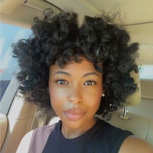 Meet your Posher, Samica